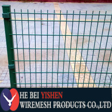 welded wire mesh fence